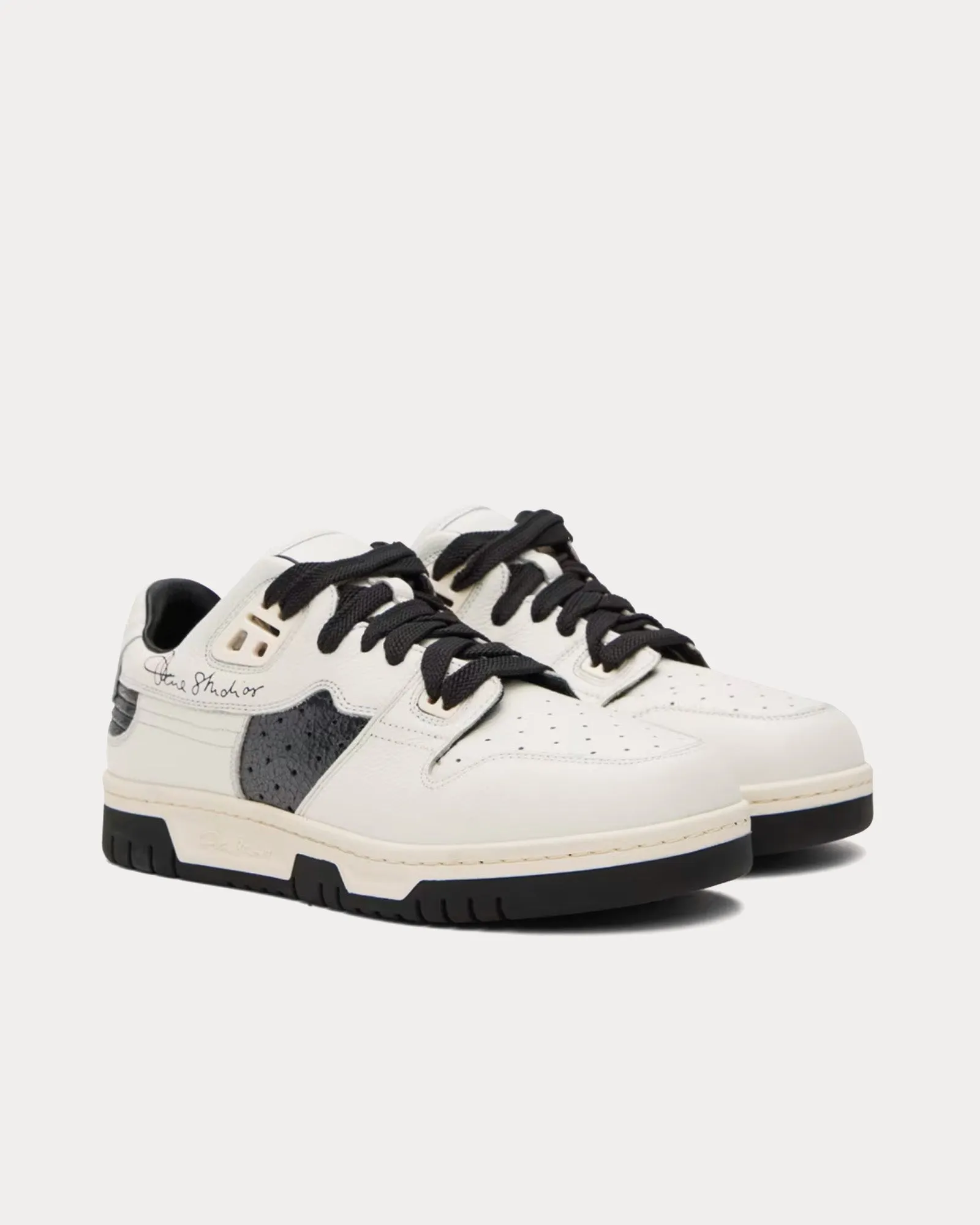 08sthlm Basketball White / Black Low Top Sneakers
